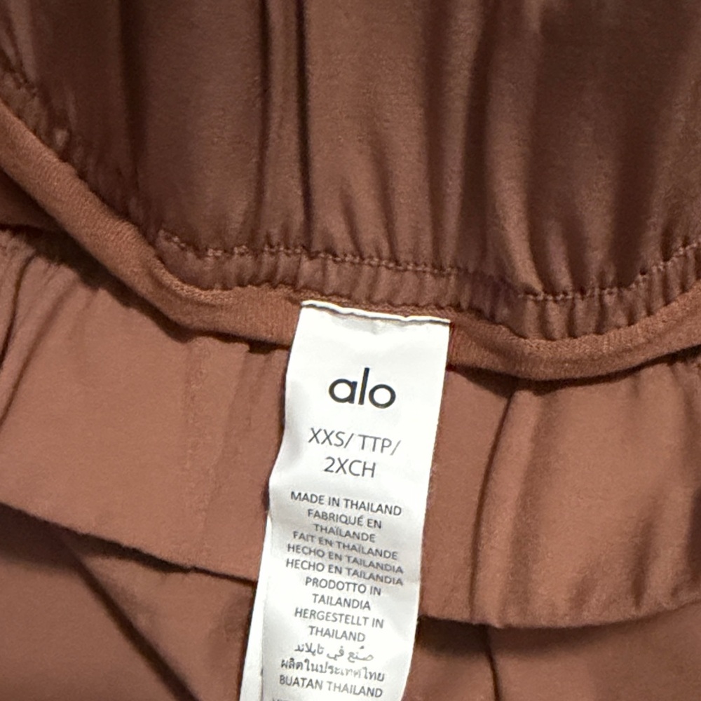 ALO Yoga Women's Athletic Shorts in Mauve Brown - Picture 3 of 3